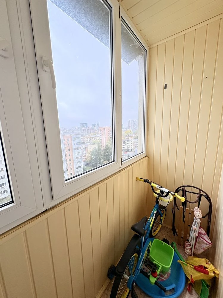 Продається 2-кімнатна квартира, вул. Європейська, 20. м.Бот. Сад