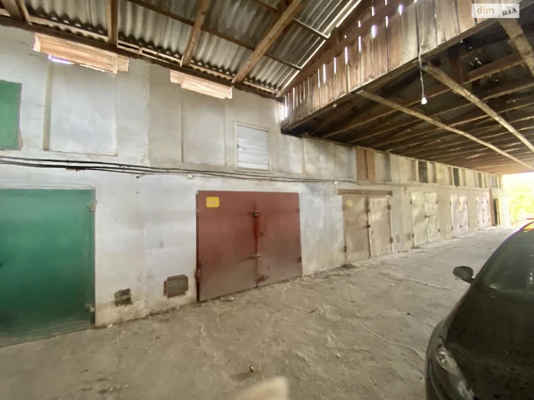Sale: Garage in a Garage Cooperative, Center