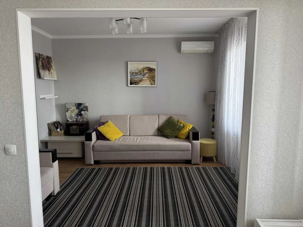 FOR RENT: 3-room apartment (112 sq m) in Kyiv, Dnipro District