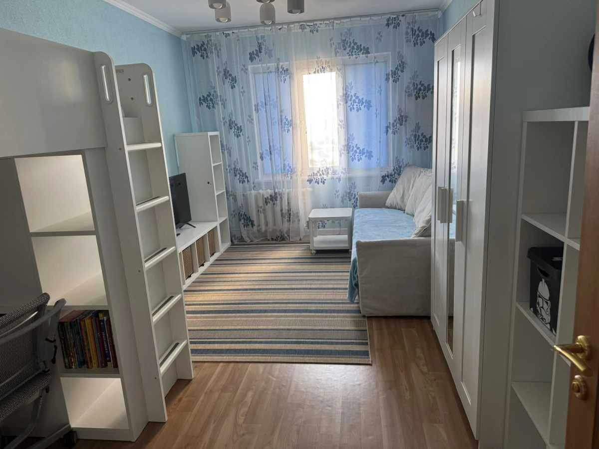 FOR RENT: 3-room apartment (112 sq m) in Kyiv, Dnipro District