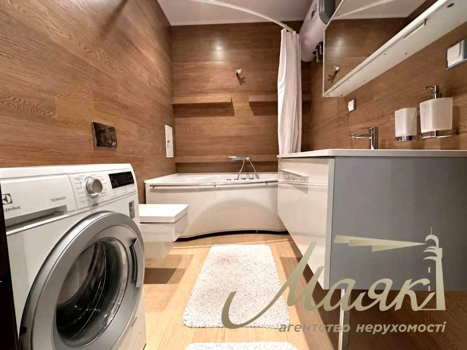 Квартира. Київ, Старонаводницька вул.