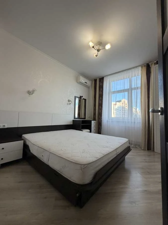 Продам однокімнатну квартиру (56 м²) у Києві, Дарницький рай