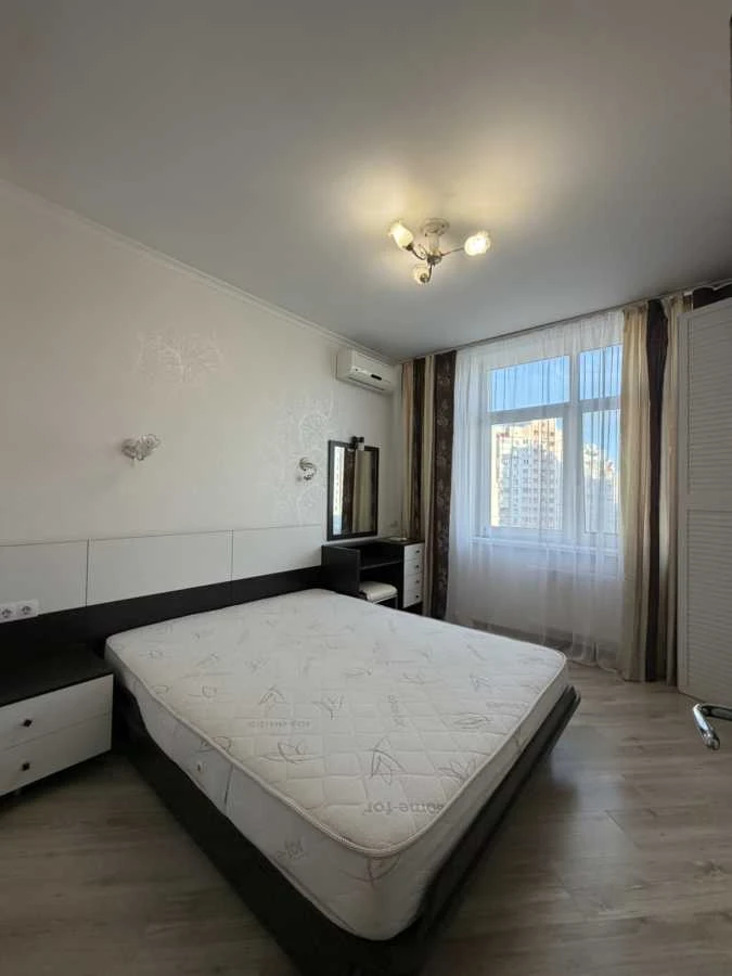 Продам однокімнатну квартиру (56 м²) у Києві, Дарницький рай