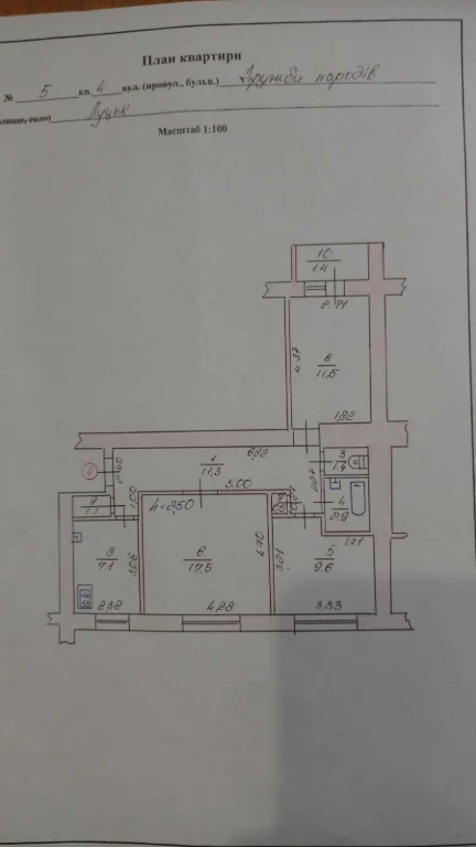 3-bedroom apartment in a brick building
