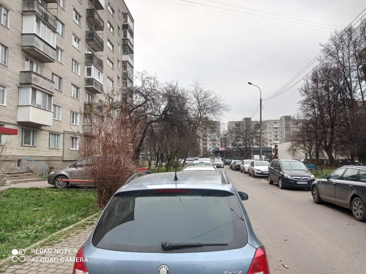 3-bedroom apartment in a brick building