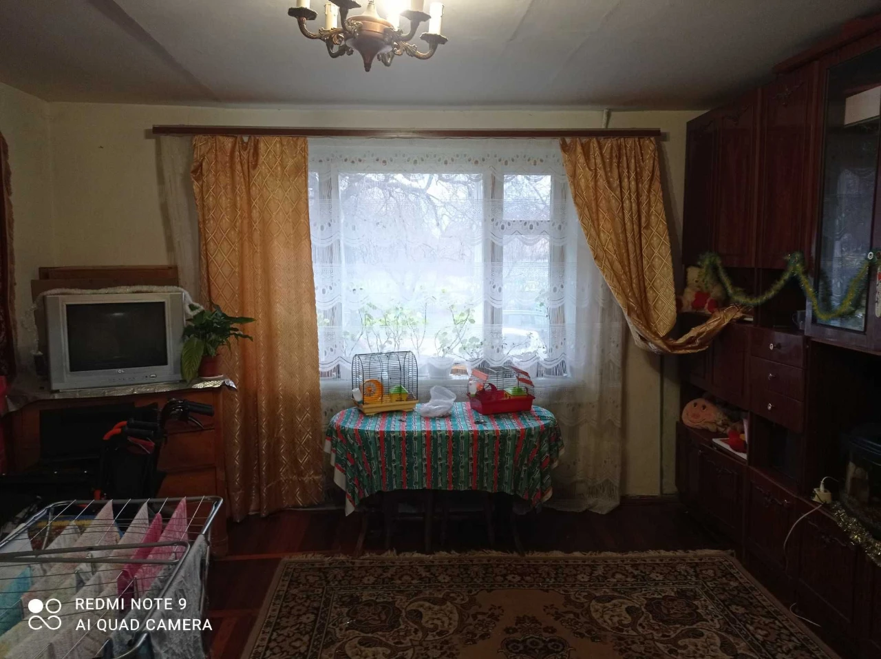 3-bedroom apartment in a brick building