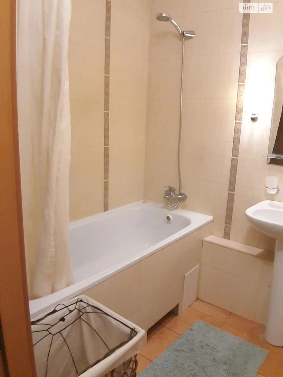 Long-Term Rental Apartment, Poznaki