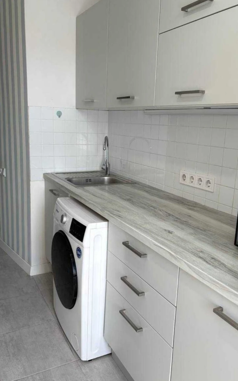 Sale of a 1-bedroom apartment on вул. Мілютенка, building 36, Liso