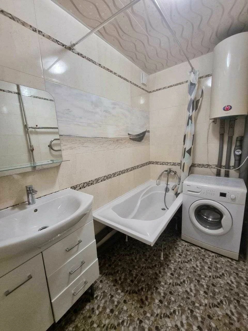 Продам 1 комнатную квартиру в самом центре Днепра.