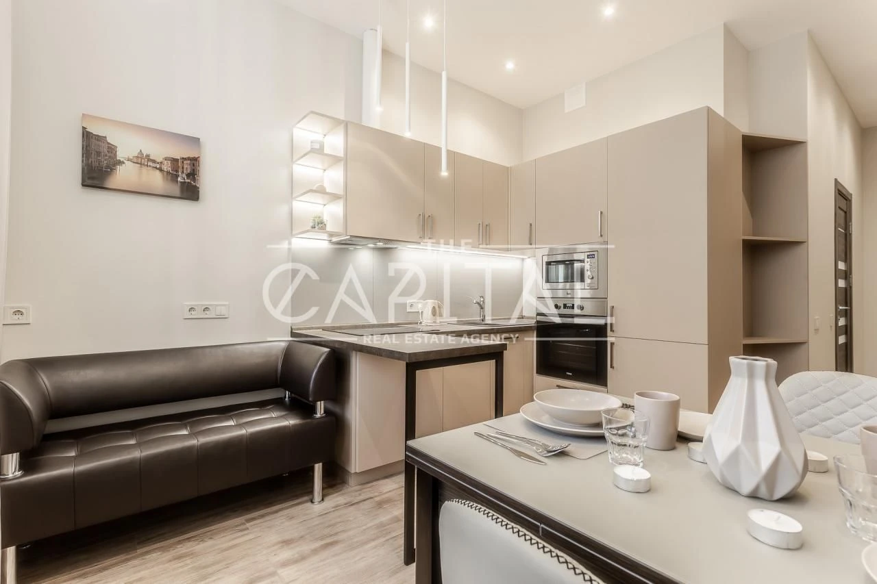 Bright and spacious 1-bedroom apartment 56 sq.m, вул. Іоанна Павла ll,