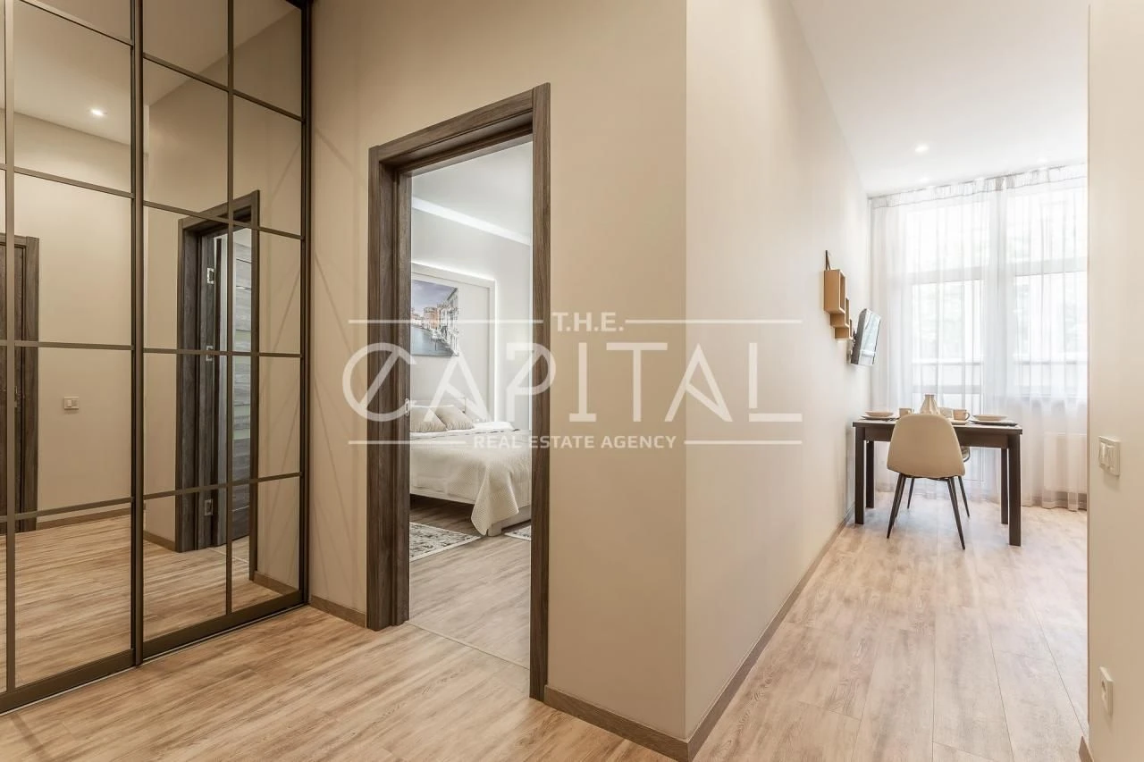 Bright and spacious 1-bedroom apartment 56 sq.m, вул. Іоанна Павла ll,