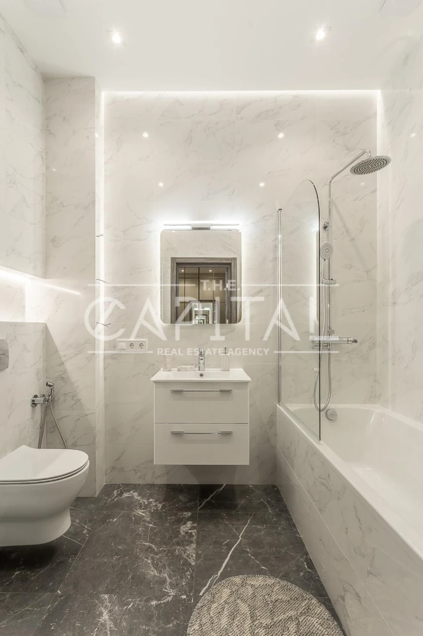 Bright and spacious 1-bedroom apartment 56 sq.m, вул. Іоанна Павла ll,
