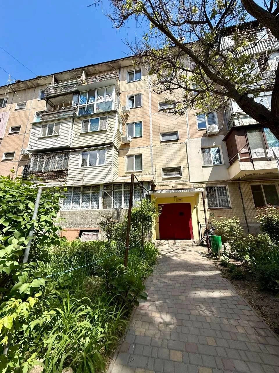 Selling 2 room apartment on Marseilles Street