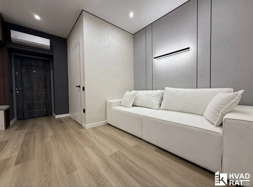 Luxury 1.5 room apartment in the "Knyzhyn" residential complex