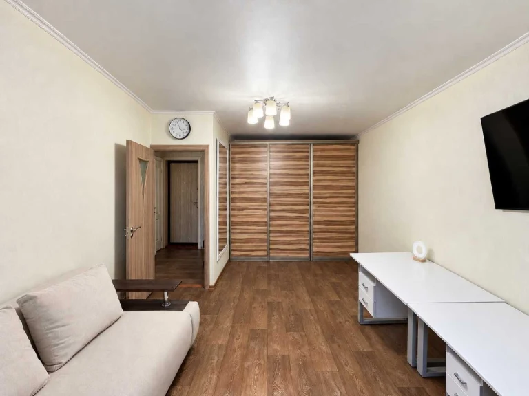 No commission! Sale of 1-room apartment, 36 sq m, in a brick building with gas