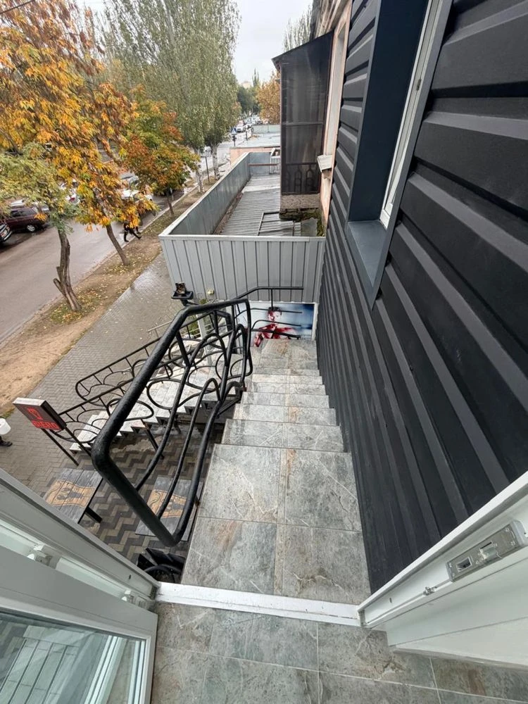 Продам квартиру під житло або комерцію