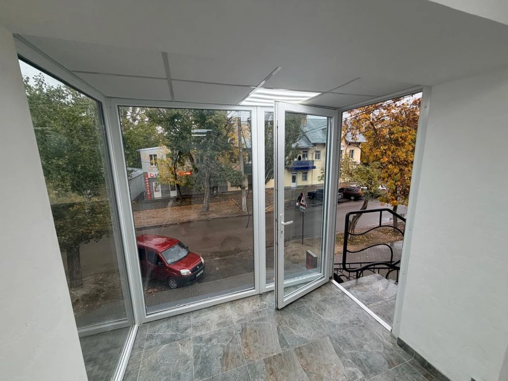 Продам квартиру під житло або комерцію