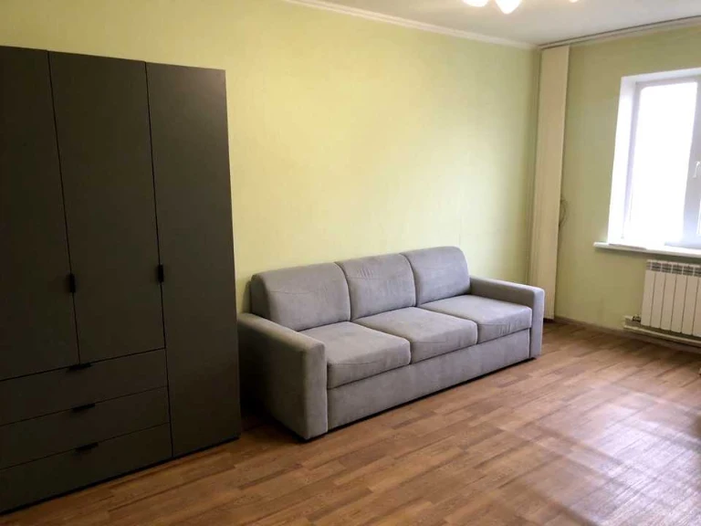 Apartment. Mykhola Bazhana Prospekt