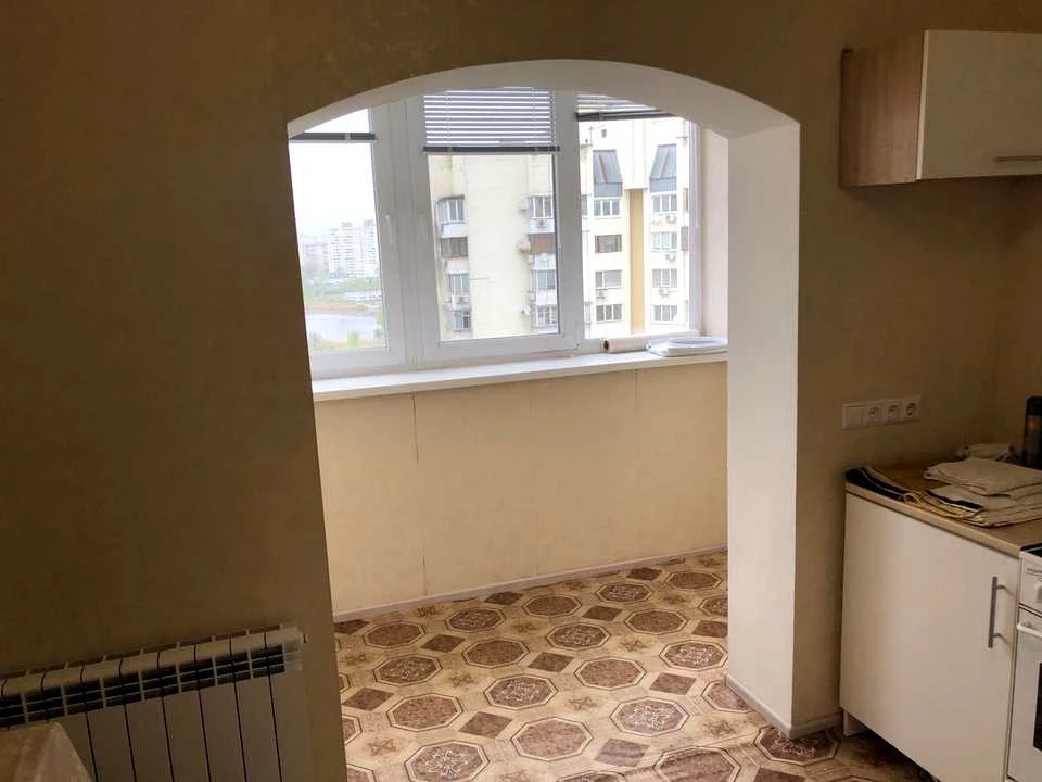 Apartment. Mykhola Bazhana Prospekt