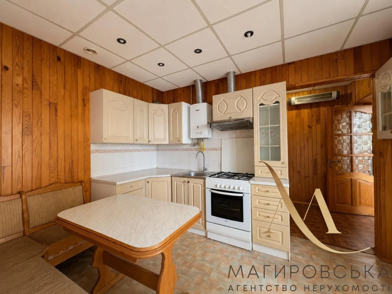 Продаж трикімнатної квартири в центрі міста з видом на Ви