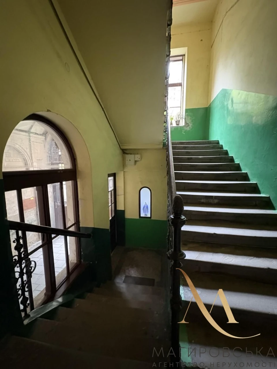 Продаж трикімнатної квартири в центрі міста з видом на Ви
