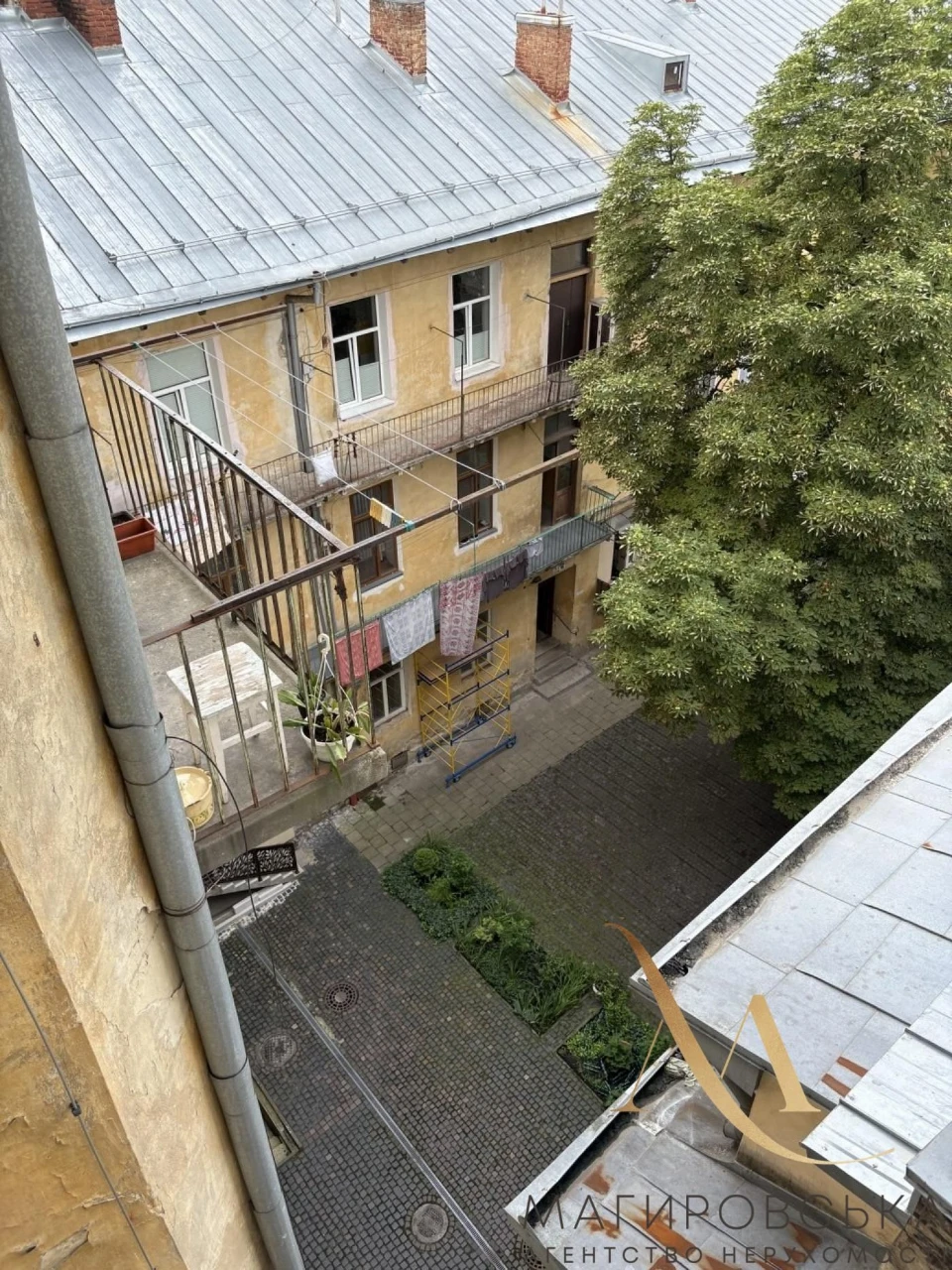 Продаж трикімнатної квартири в центрі міста з видом на Ви