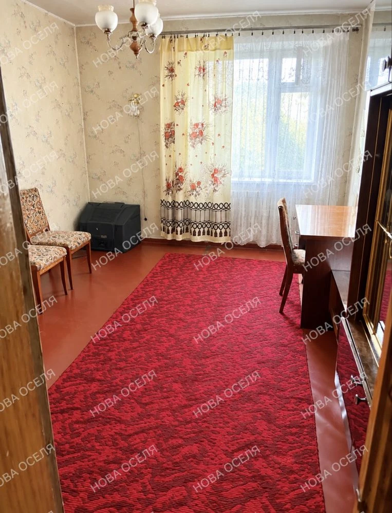 Продається 4-кімнатна квартира в цегляному будинку! Оригінальна квартира!