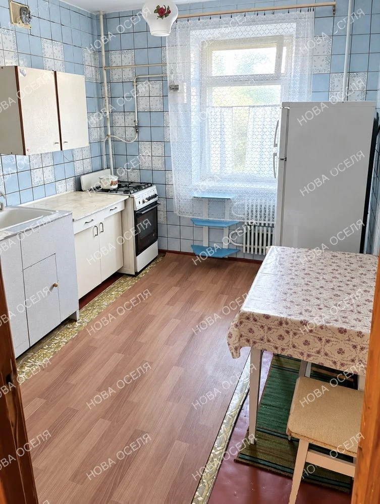 Продається 4-кімнатна квартира в цегляному будинку! Оригінальна квартира!