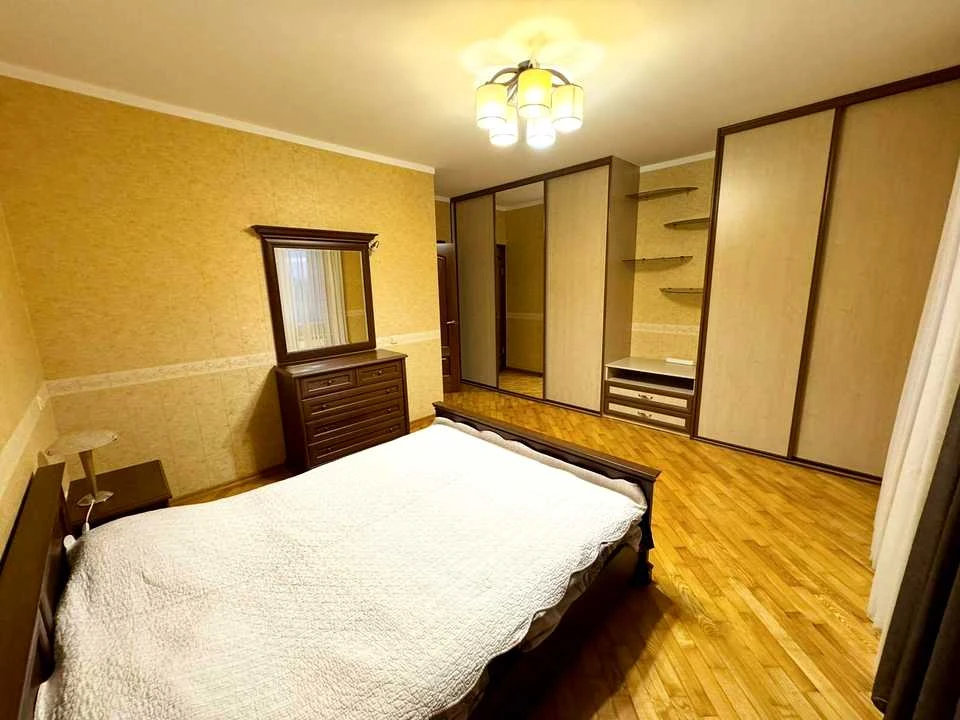 Квартира. Київ, вулиця Миколи Амосова