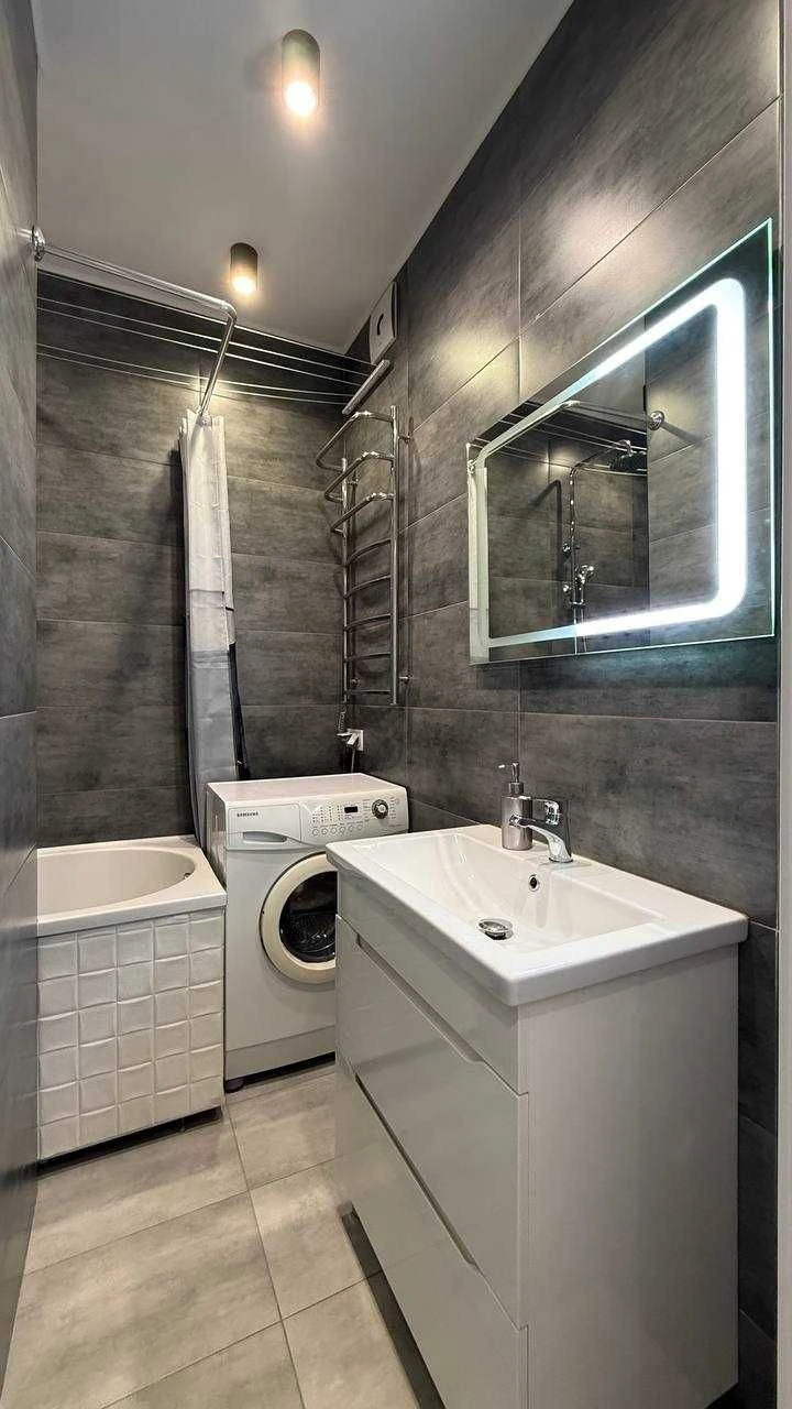 • EURO-TWO-ROOM apartment for sale in the "Yaskravy" residential complex, Street Family