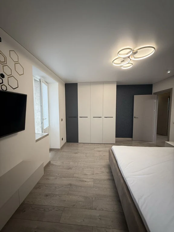 One-bedroom apartment, Podil