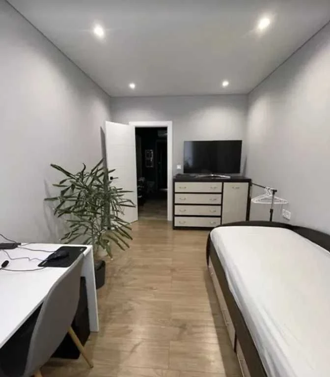 2-комнатная квартира 67 м² с ремонтом, газовым отоплением и