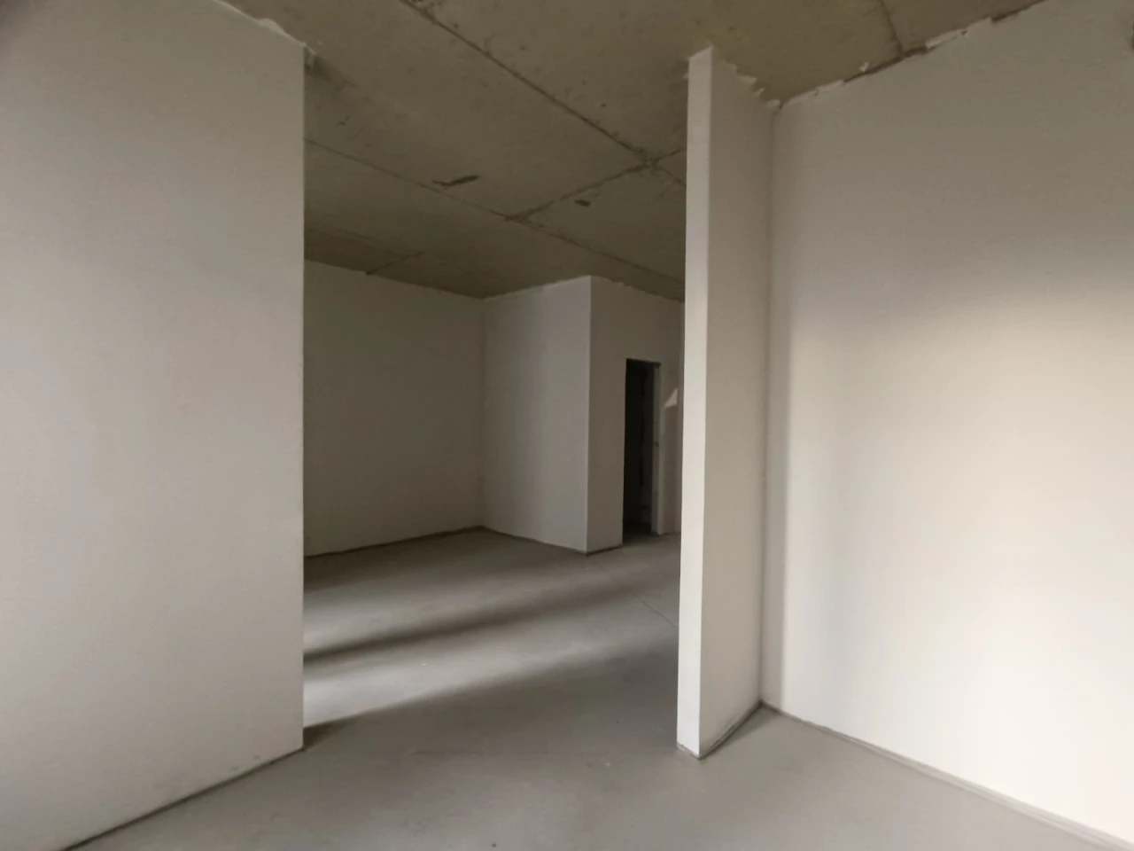 Срочно продаю 2-комнатную квартиру в ЖК "Перлина-60" / Краснова