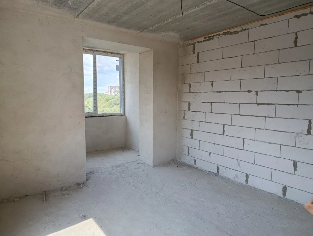 Cozy 2-room apartment on the 4th floor near the park. Closed territory