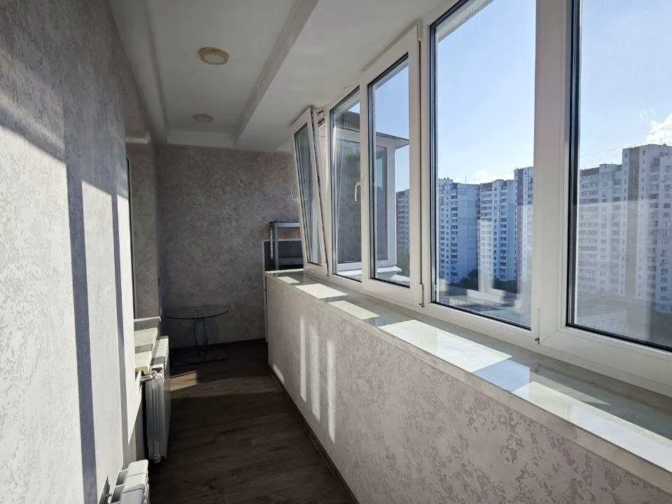 Квартира. вулиця Ревуцького, Київ