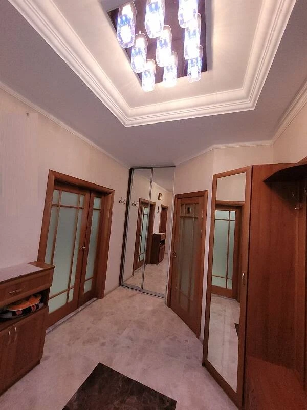 Sale of a large modern apartment in a business class building