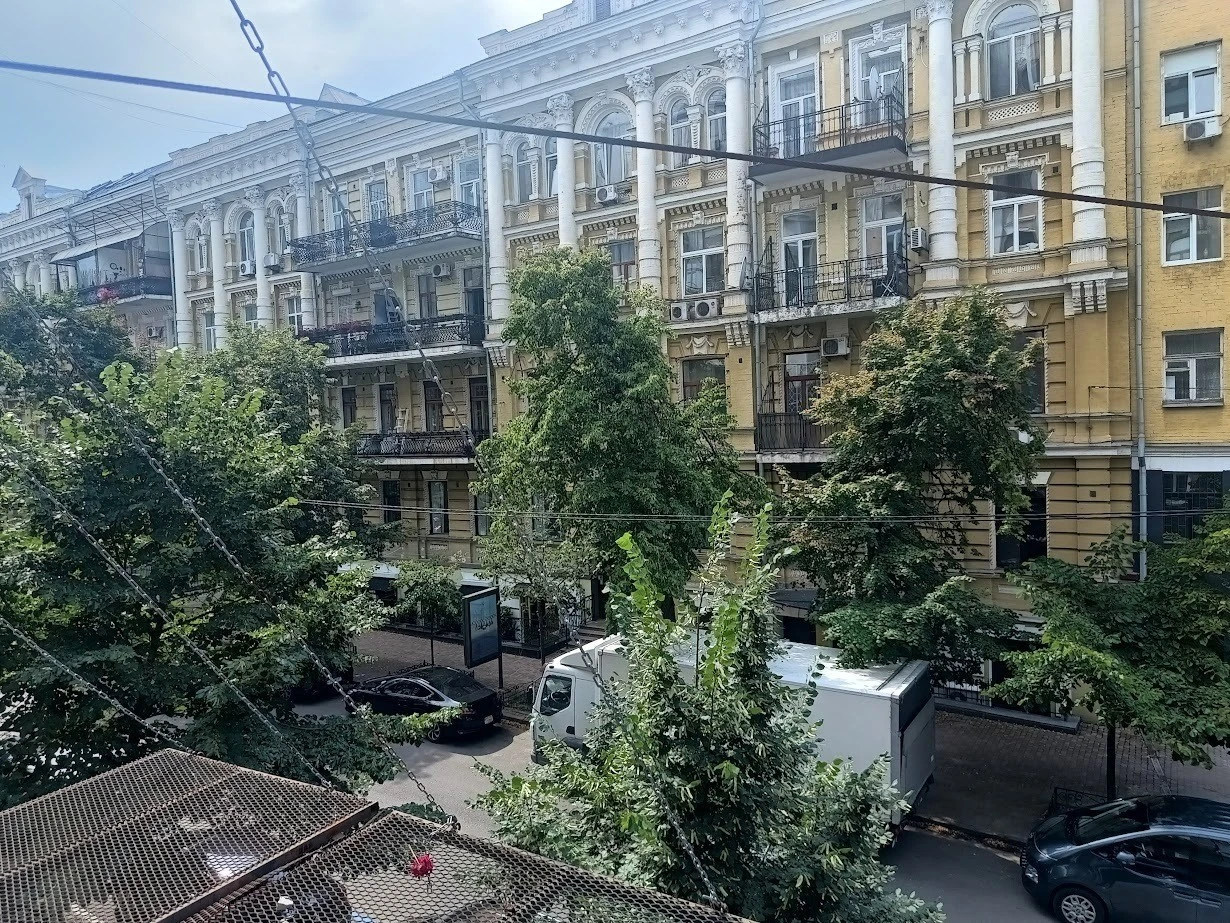 Продаж 3-кімнатній квартири 90 м², вул. Заньковецької, 7