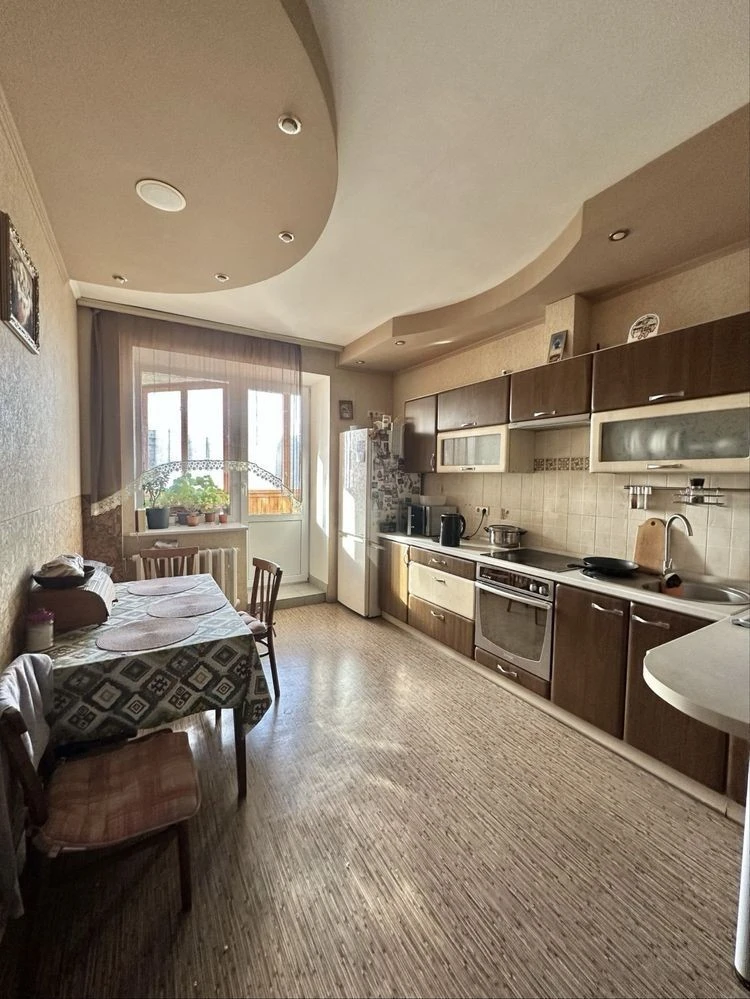 Продаж 3к квартира 98м2 метро Академмістечко Озеро Ліс
