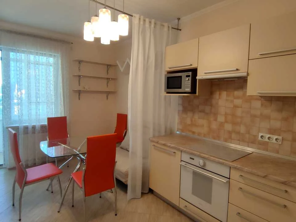 Квартира. Киев, Дегтяревская ул.