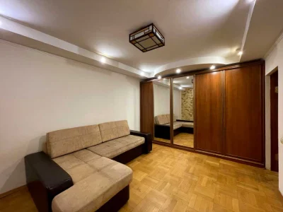 Квартира. Микола Ушкалова вулиця, Київ