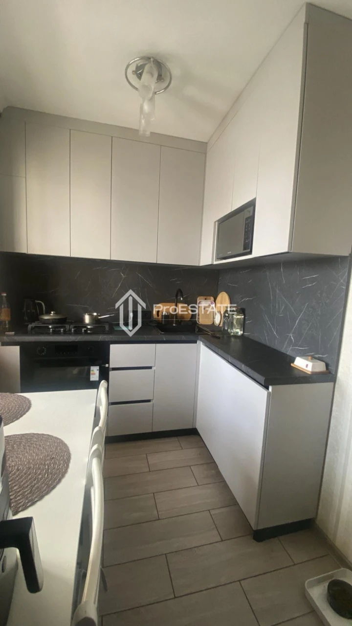 Bright 2-room apartment with a large balcony near the metro Cherni