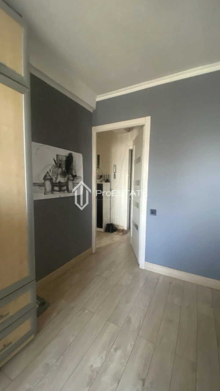 Bright 2-room apartment with a large balcony near the metro Cherni