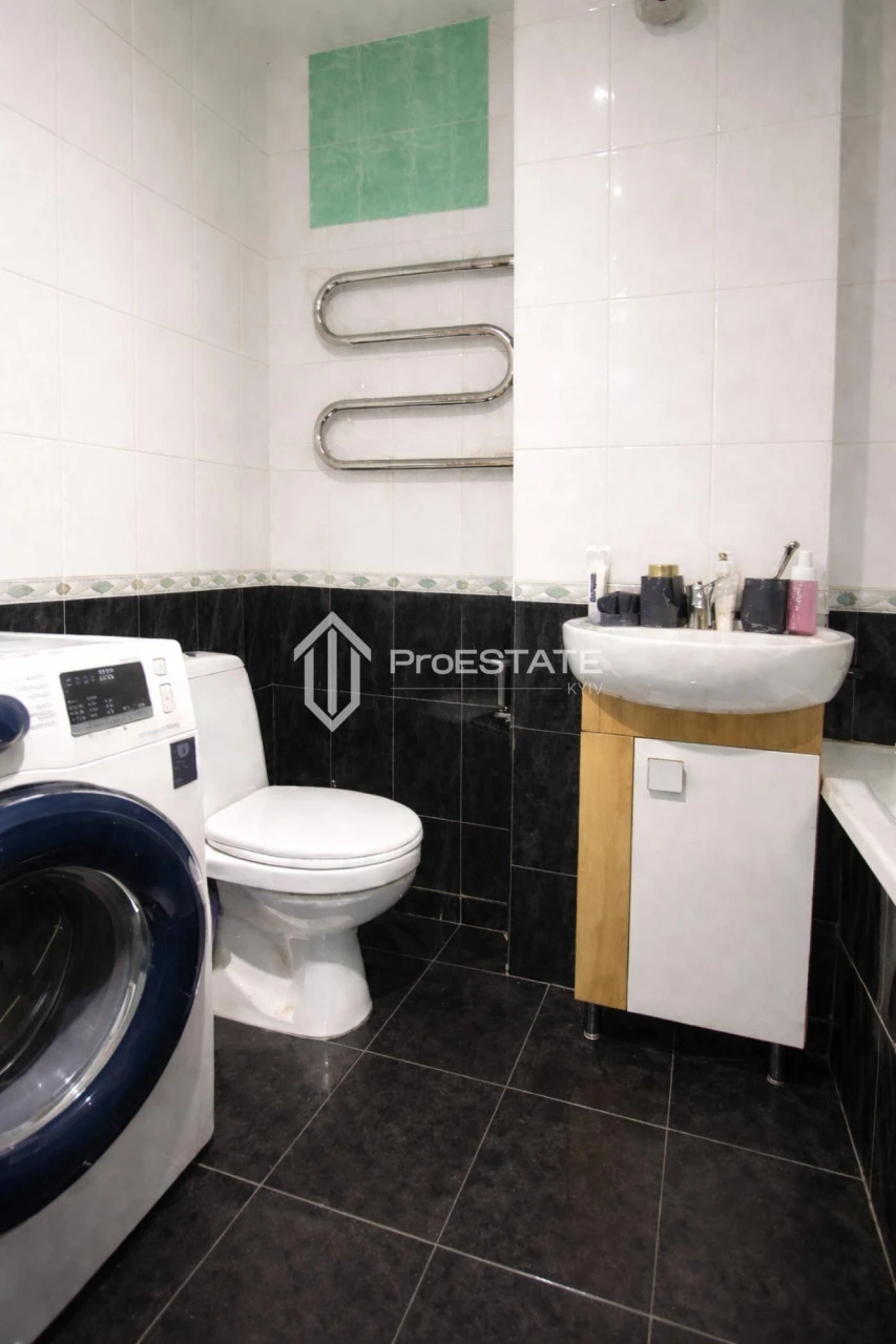 Bright 2-room apartment with a large balcony near the metro Cherni