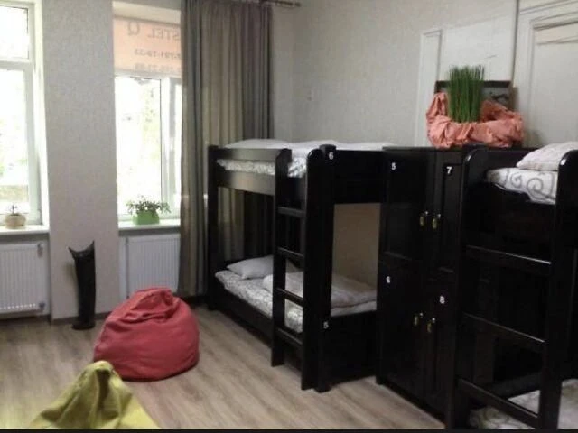 Продаж 3 кімн квартира 100 м² 1/3 вул. Степана Бандери 220000