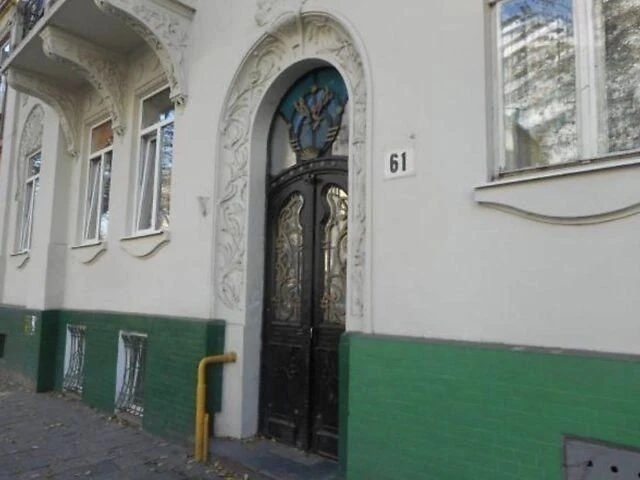 Продаж 3 кімн квартира 100 м² 1/3 вул. Степана Бандери 220000