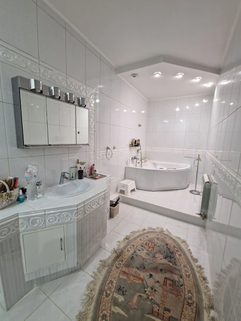 Продаю двурівннву квартиру 2 гаража