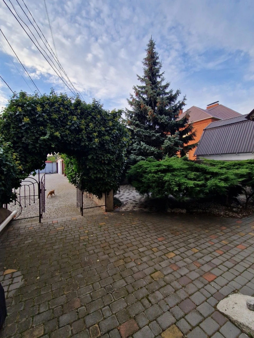 Продаю двурівннву квартиру 2 гаража