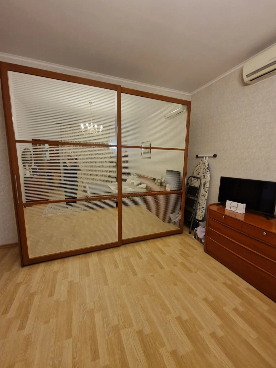 Продаю двурівннву квартиру 2 гаража