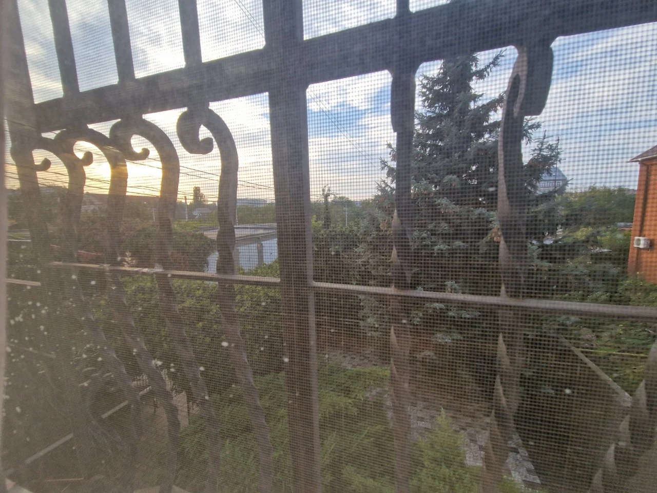 Продаю двурівннву квартиру 2 гаража