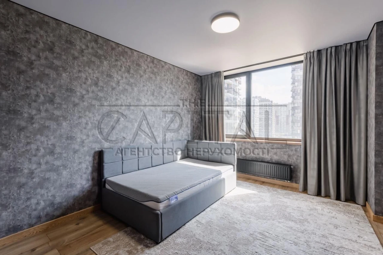 New view 1-bedroom apartment 42 sq m in Warsaw 2 residential complex, Vinohrad,